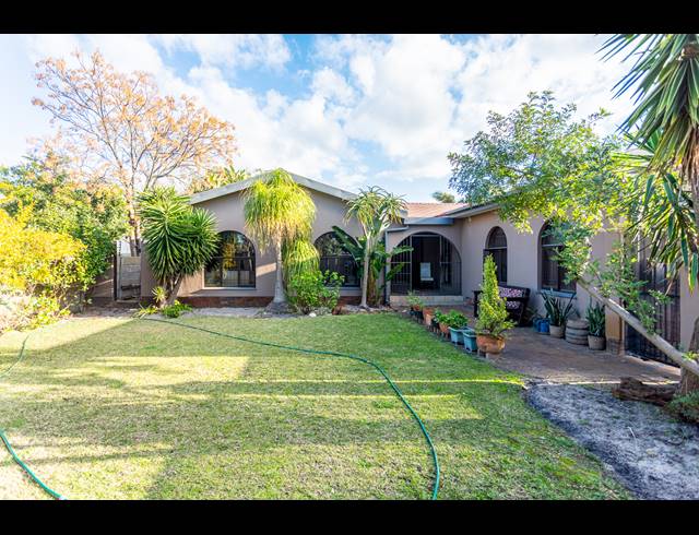 4 BEDROOM HOUSE FOR SALE IN AMANDELRUG